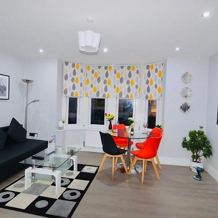 Executive Central Self Contained Flat By Cozynest Reading Exterior photo