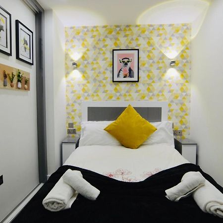 Executive Central Self Contained Flat By Cozynest Reading Exterior photo
