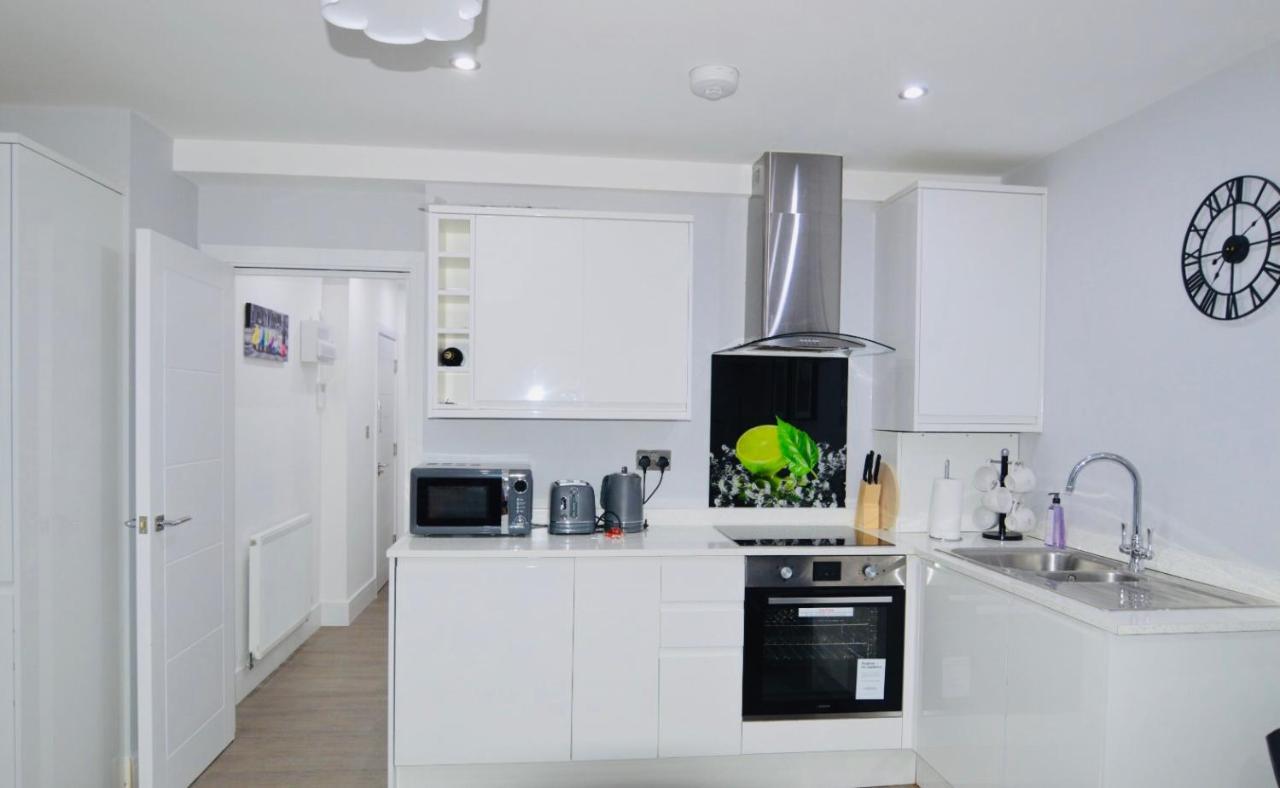 Executive Central Self Contained Flat By Cozynest Reading Exterior photo