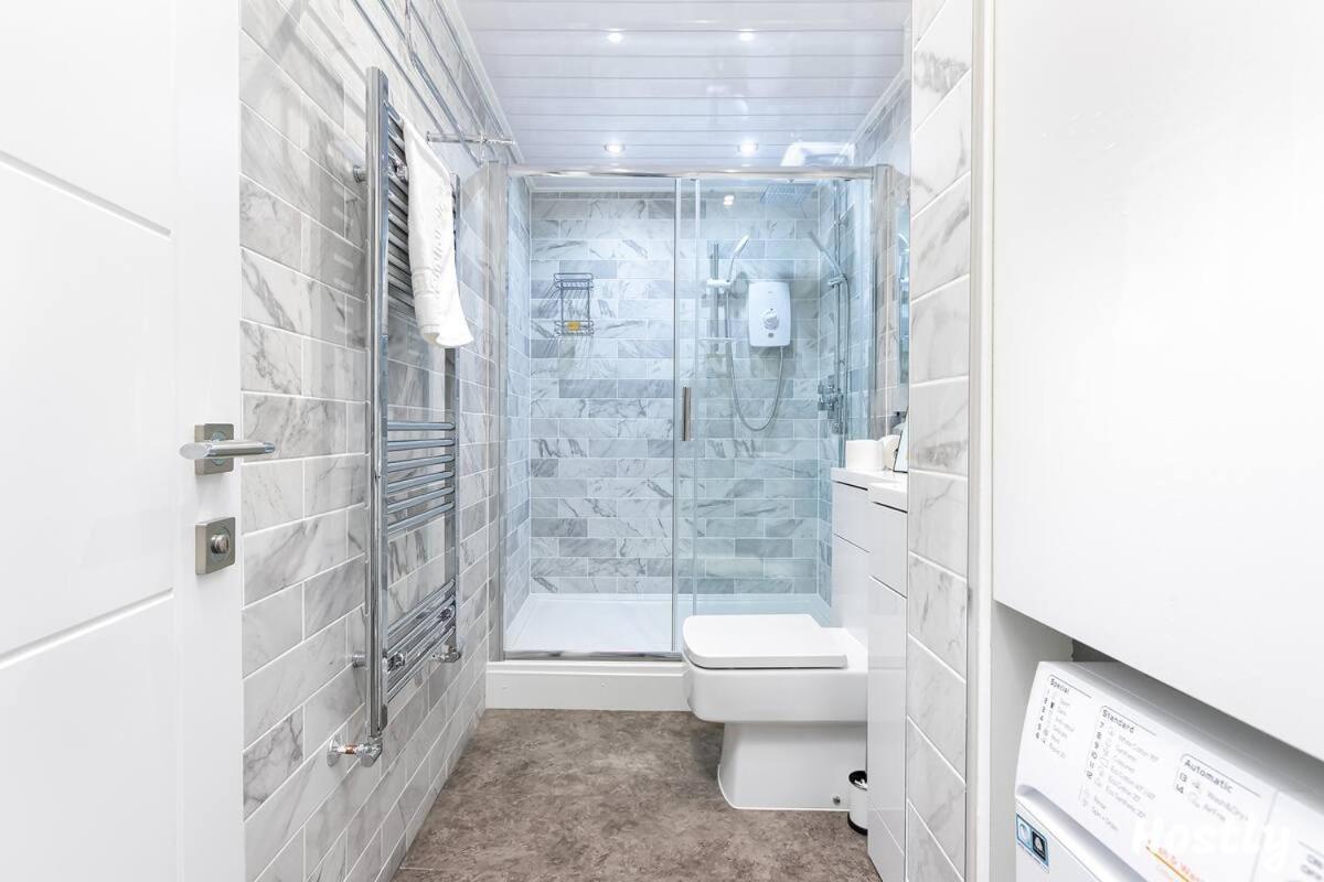 Executive Central Self Contained Flat By Cozynest Reading Exterior photo