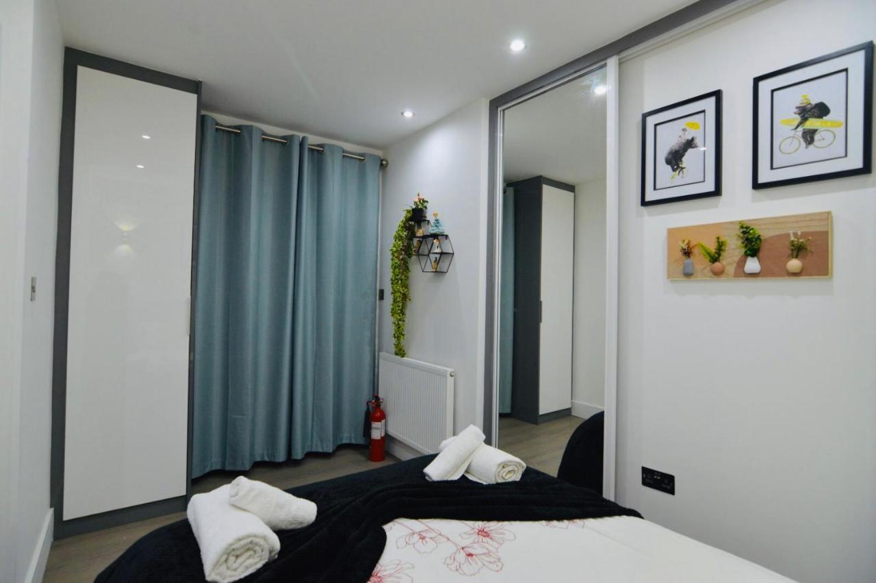 Executive Central Self Contained Flat By Cozynest Reading Exterior photo